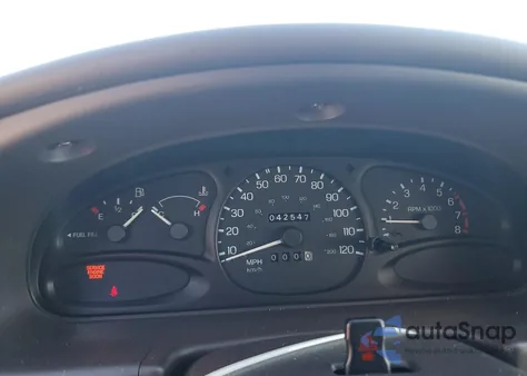 1997 Ford Escort Lx z USA, uszkodzony, nr VIN 3FALP15P3VR110638